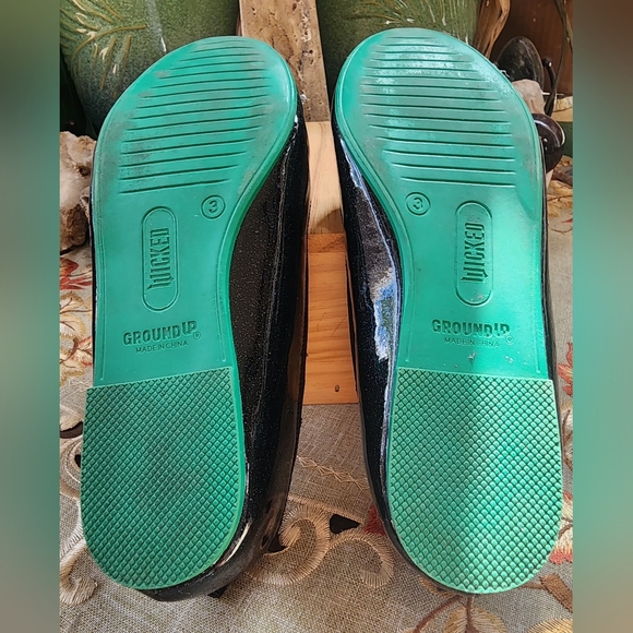 Wicked Movie Chic Black and Green Loafers with Bow Details - Picture 8 of 8